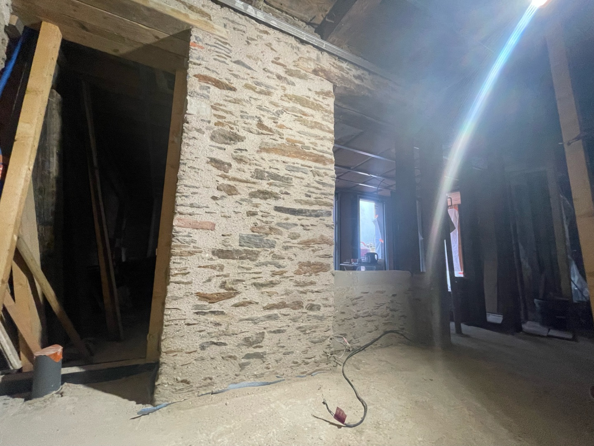 Enduit à base de chaux blanche et sable